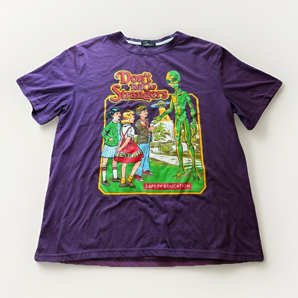 Romwe‎ Graphic T Shirt Don't Talk to Strangers Size Small Purple